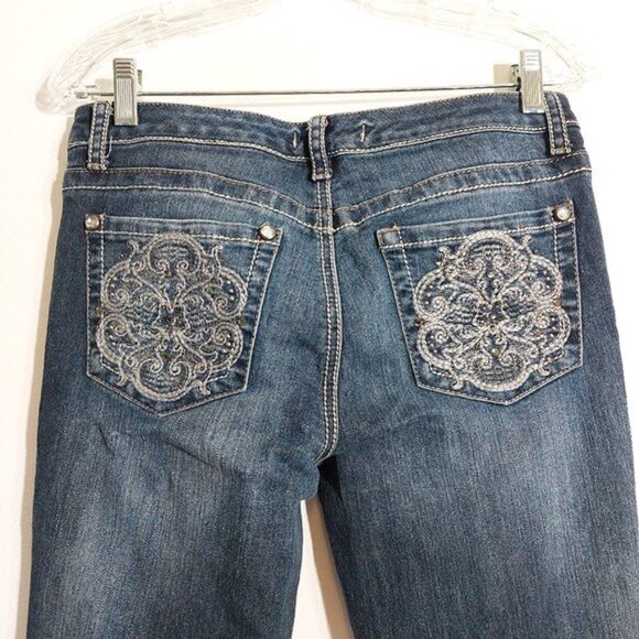 Nine West Denim - Nine West Vintage America Blue Embroidered Bling Rand Crop Jeans Size 8P /29